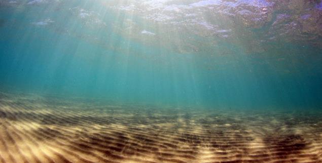 Da soll es hin, das CO2: tief in den Meeresboden (Foto: istockphoto/richcarey)