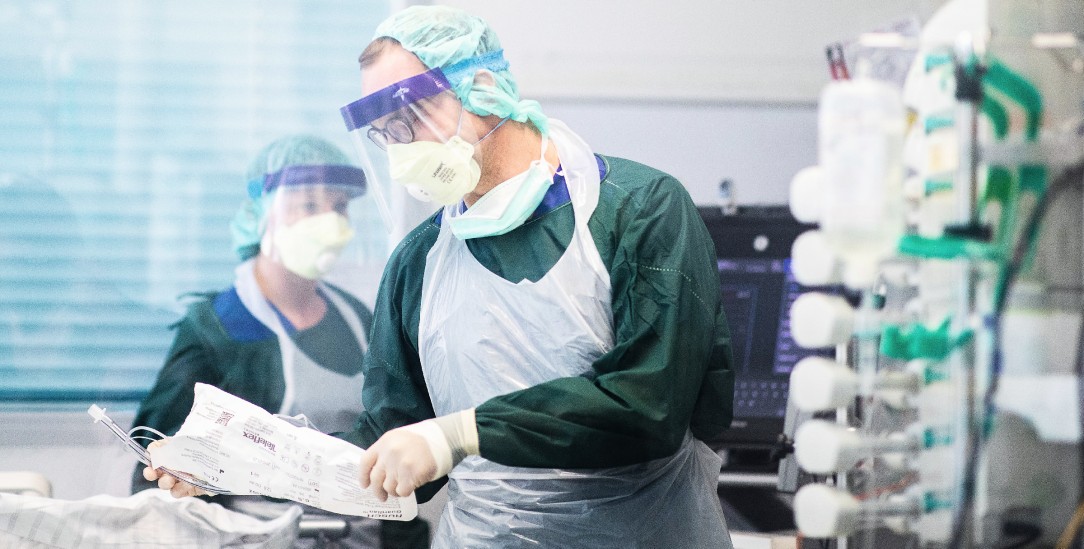 Sie versorgen Corona-Patienten: Medizinisches Personal auf der Intensivstation des Uniklinikums Essen (Foto: pa/dpa/(Foto: pa/dpa/Marcel Kusch)