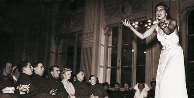 Singende Botschafterin: Josephine Baker, 1906 in Missouri geboren, erlebte als Kind Segregation. 1925 kam sie dank ihres Showtalents in das liberale Paris (Foto: © bpk)