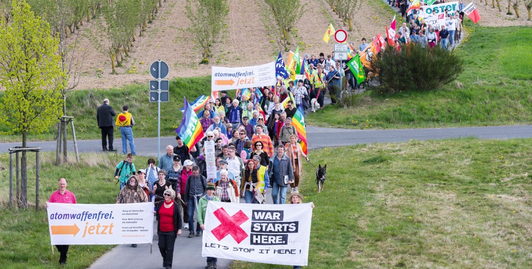 Ostermarsch: Demonstration gegen Atomwaffen am Fliegerhorst Büchel in Rheinland-Pfalz (Foto: imago/Sascha Ditscher)