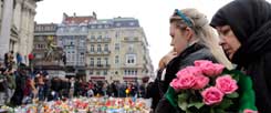 Trauern vor der Börse im Stadtzentrum von Brüssel: Tag für Tag gehen Tausende Bürger hin. (Foto: Hartmann/Reuters)
