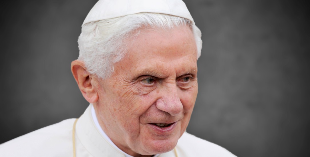Ich war es nicht: Die Verteidigungsstrategie des emeritierten Papstes Benedikt XVI. in der Münchner Missbrauchsstudie (Foto: picture alliance/Sven Simon, Malte Ossowski)