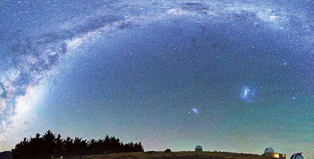 Sterne als Lichtermeer: Der wunderbare Nachthimmel, den man im neuseeländischen Tekapo sehen kann, hat den kleinen Ort weltweit bekannt gemacht (Foto: Maki Yanagimachi / Earth&Sky Ltd)