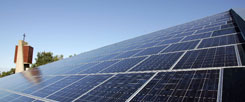 Die Kirchen kümmern sich durchaus um die Umwelt, sie sanieren energetisch Pfarrhäuser und schaffen Solaranlagen an, doch sie legen sich nicht mit den Mächtigen an, wenn es darum geht, den Kapitalismus zu zähmen (Foto: pa/dpa/Carmen Jaspersen)