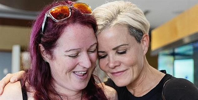 Janet Harbick (links) war Leihmutter für sechs Kinder, Leia Swanberg ist Chefin der Agentur, die Harbicks Leihmutterschaften organisiert (Foto: privat).