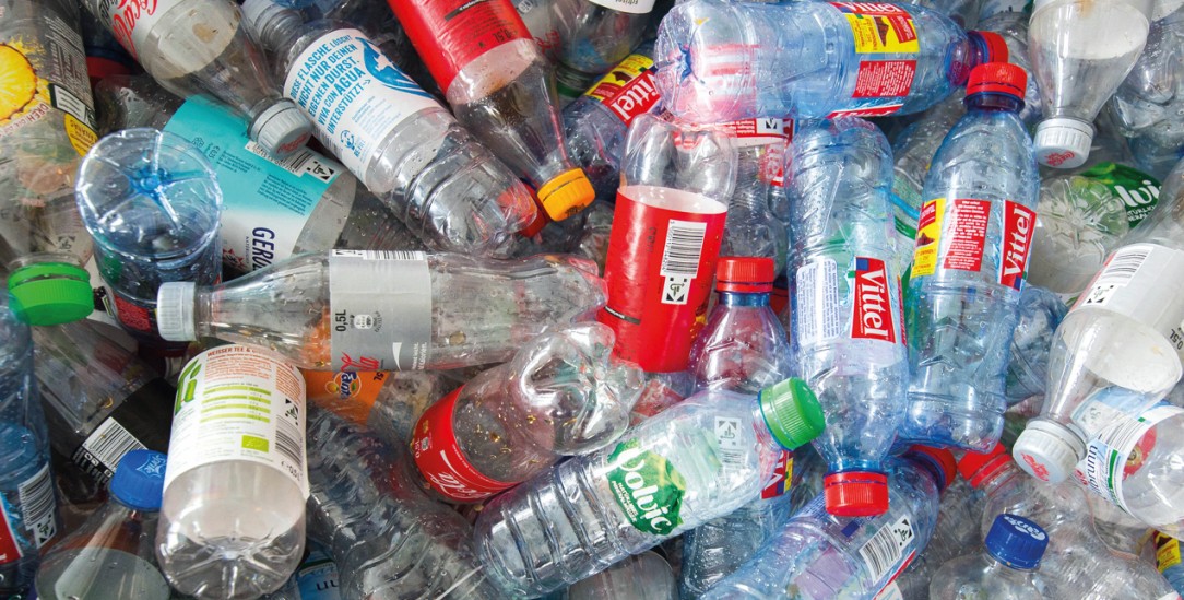 Plastikflaschen: schlecht für das Image. (Foto: PA/DPA/Daniel Bockwoldt)