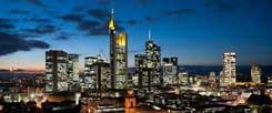 Frankfurt startet in diesen Tagen ein Generationenprojekt: den umweltfreundlichen Umbau einer kompletten Stadt. Insgesamt arbeiten19 Kommunen in Deutschland daran, die CO2-Emissionen nahezu komplett herunterzufahren. An ihren Erfahrungen werden sich später alle anderen Kommunen orientieren.  (Foto: pa/Dedert)