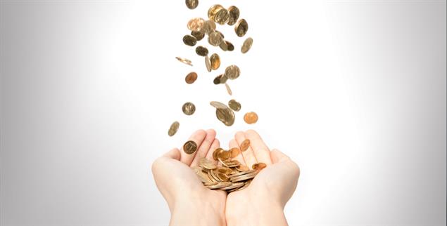Geld vom Himmel: Im Märchen »Die Sterntaler« wird das hilfsbereite Mädchen reich belohnt. (Foto: iStock by Getty / Wirestock)