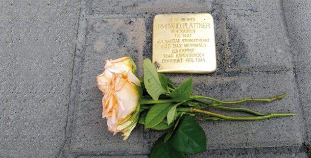 Erinnerung: Stolperstein für Irmgard Plättner, die vom Nazi-Regime als »Asoziale« stigmatisiert und ermordet wurde (Foto: Privat)