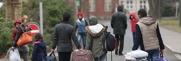 Mit viel Hoffnung, vielen Fragen und Angst vor einer ungewissen Zukunft kommen Flüchtlinge in Deutschland an. Unsere Autorin erlebte die Sorgen einer syrischen Familie hautnah mit - und teilte auch kleine Glücksmomente mit ihnen. (Foto: getty images/Sean Gallup)