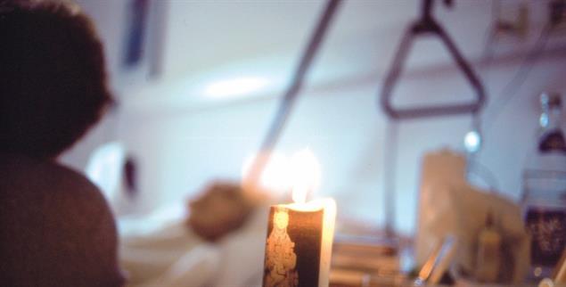 Verbindung aufbauen in Schwellenmomenten: der Bardo-Chor im Hospiz. (Foto: epd-bild / Werner Krüper)