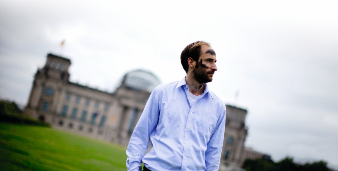 Provokateur: Philipp Ruch hat das Zentrum für Politische Schönheit gegeründet (Foto: pa/Nietfeld)