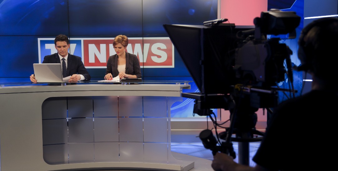 Fernsehnachrichten werden immer noch meistens von weißen Deutschen präsentiert. (Foto: istockphoto / Tomaz Levstek)