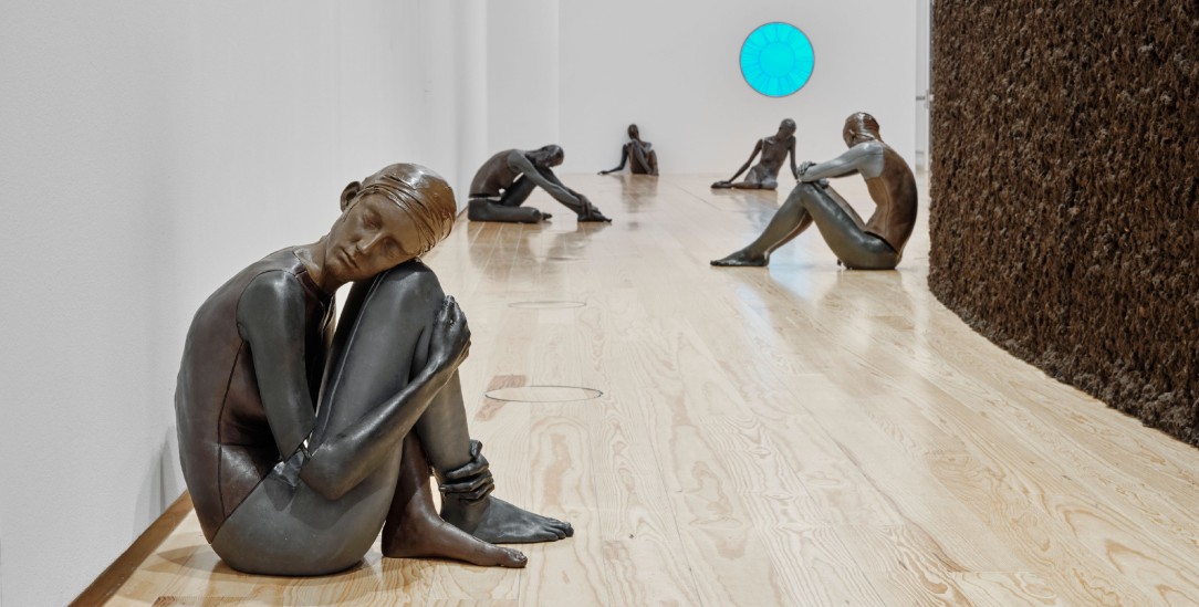 Kontemplativ: Abguss von Tänzerinnen (Nudes) (© Ugo Rondinone, Schirn Kunsthalle Frankfurt 2022, Foto: Norbert Miguletz)