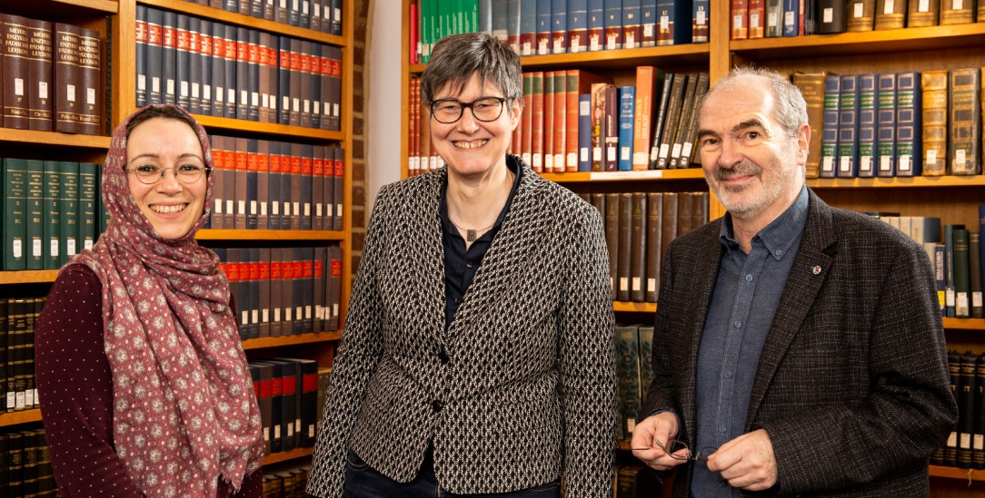 Gottsuchende im Dialog: Muna Tatari, Saskia Wendel und Perry Schmidt-Leukel (von links nach rechts) (Foto: Leßmann)