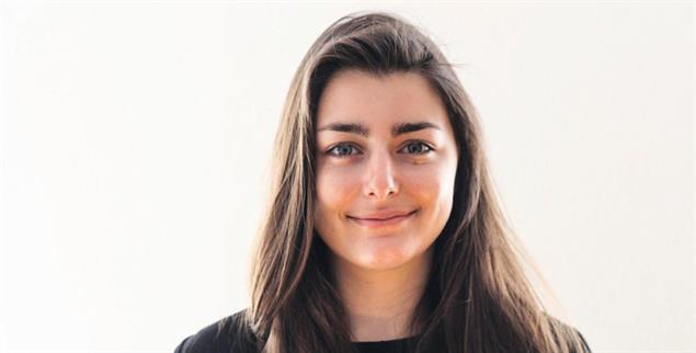 Paula-Charlotte Y. Matlach forscht beim Konfliktforschungsinstitut ISD Germany zur Verbreitung extremistischer Ideologien. (Foto: Privat)