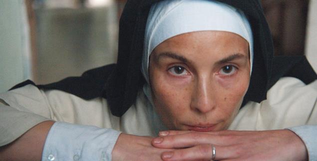 In jeder Hinsicht stark: Noomi Rapace als Mutter Teresa (Foto: © 24 Bilder via filmstarts.de)