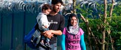 Eine geflüchtete Familie bei Kelebija an der serbisch-ungarischen Grenze: Wie lassen sich die Ursachen für die Flucht beseitigen? (Foto: pa/Ilic)