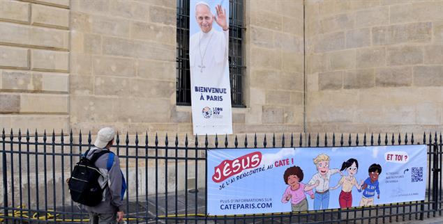 In der nach dem Brand 2019 glanzvoll wiederhergestellten Basilika Notre Dame wird Papst Leo diesen Freitag zu einem Vespergottesdienst und einer Predigt erwartet. (Foto: PA / abaca / Apaydin Alain/ABACA)
