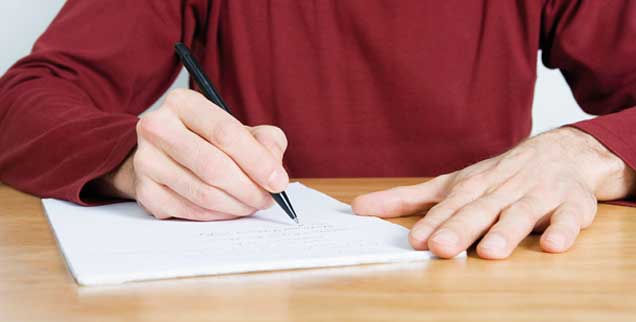 Eigene Gedanken, Gefühle und Assoziationen zu notieren hilft, Fragen für sich zu klären.Tagebücher sind wieder modern. Sie geben der Seele eine Sprache. (Foto: thinkstock/gettyimages/Halfdark) Eigene Gedanken, Gefühle und Assoziationen zu notieren hilft, Fragen für sich zu klären.Tagebücher sind wieder modern. Sie geben der Seele eine Sprache. (Foto: thinkstock/gettyimages/Halfdark)