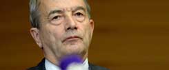Der DFB-Präsident Wolfgang Niersbach hat am Montag seinen Rücktritt erklärt. Zugleich hat er jede persönliche Schuld ausgeschlossen. Im Raum stehen Vorwürfe, die WM 2006 in Deutschland sei womöglich gekauft gewesen (Foto: pa/Foto Huebner)