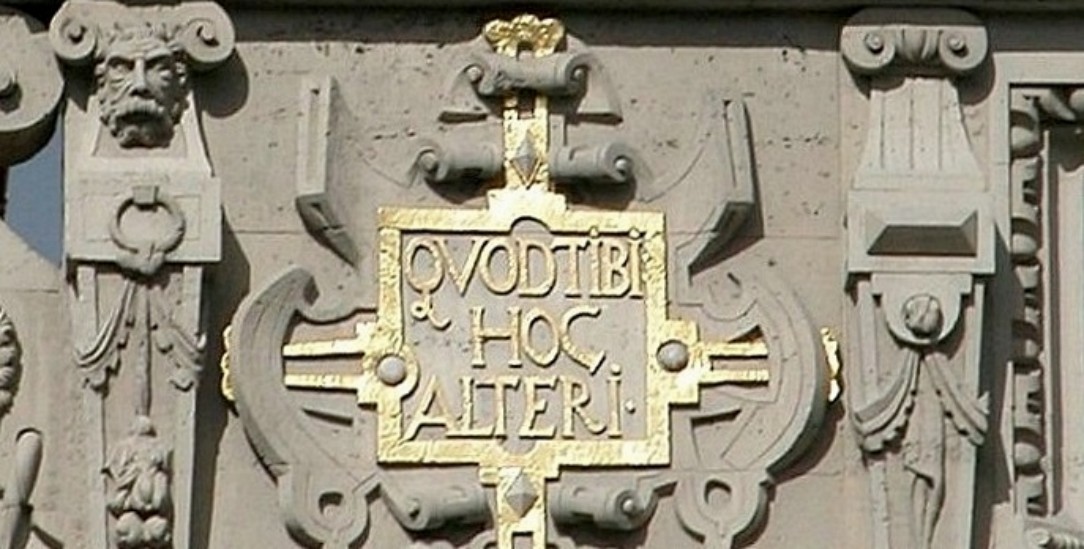»Was dir, das dem andern«: Goldenen Regel, lateinisch knapp, am Braunschweiger Gewandhaus (Foto: Wikipedia/Rabanus Flavus)