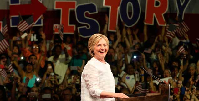 Die Kandidatur für die Demokraten hat sie so gut wie in der Tasche, jetzt muss sich Hillary Clinton mit Donald Trump auseinandersetzen und die Anhänger von Bernie Sanders auf ihre Seite ziehen  (Foto: pa/Kennell)