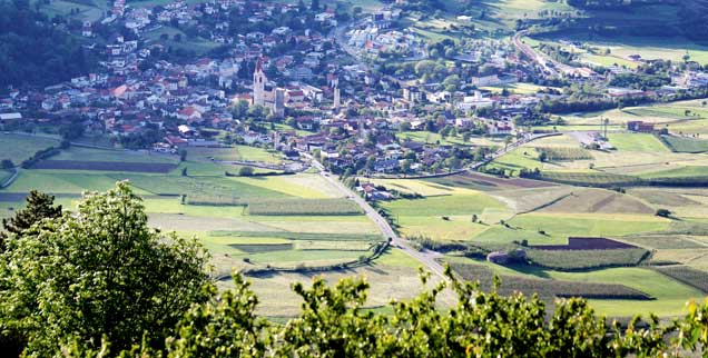 Blick auf Mals in Südtirol: Darf ein Ort seine Bauern zu Bio zwingen? (Foto: Faßbinder)
