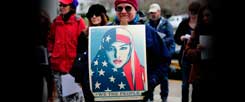 Protest in Salem, Massachusetts, gegen das von Trump erlassene Einreiseverbot für Bürger aus sieben Staaten mit mehrheitlich muslimischer Bevölkerung (Foto: pa/Alex Milan Tracy) 