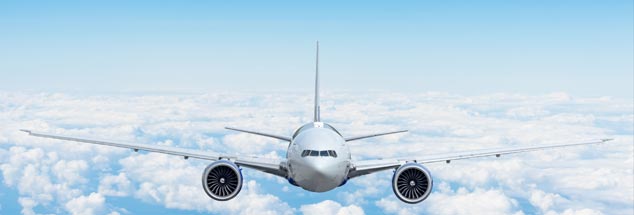 Über den Wolken: Fliegen kann wunderschön sein. Allerdings gilt auch: Inflationäres Reisen ist ein Klimakiller. (Foto: iStock by getty/aapsky)