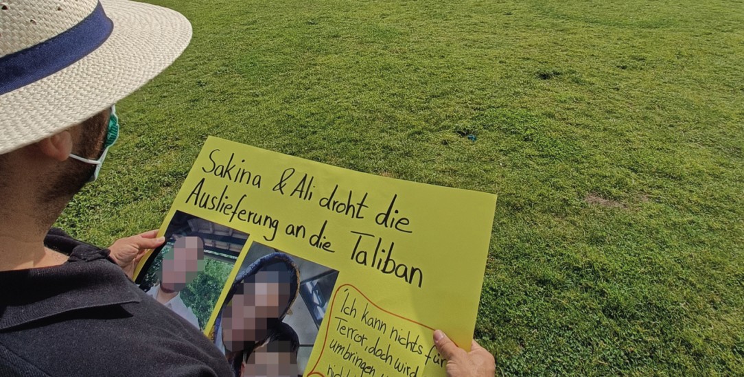 Macht vor dem Reichstag auf das Schicksal seiner Familie aufmerksam: Faheem Majidi (Foto: Privat)