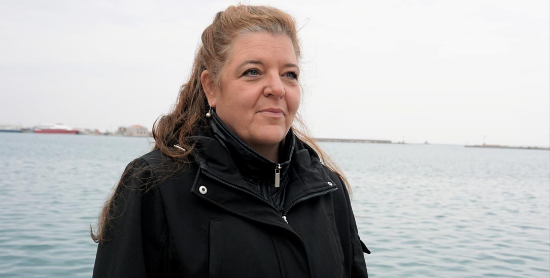 Das Leben getaktet nach Besuchertagen: Fanny Binder auf der Insel Chios, als ihr Sohn Sean dort ins Männergefängnis eingeliefert wurde (Foto: Franziska Grillmeier)