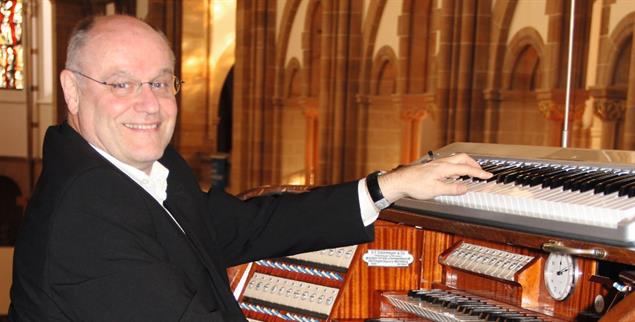 Mystische Musik: Horst Christill an der Steinmeyer-Orgel der Landauer Marienkirche (Foto: axel.brecht@kirchelandau.de)