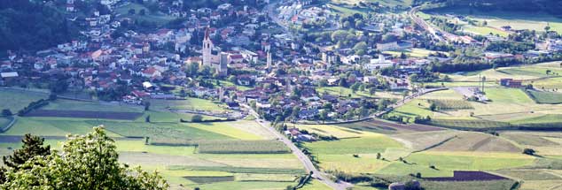 Blick auf Mals in Südtirol: Darf ein Ort seine Bauern zu Bio zwingen? (Foto: Faßbinder)
