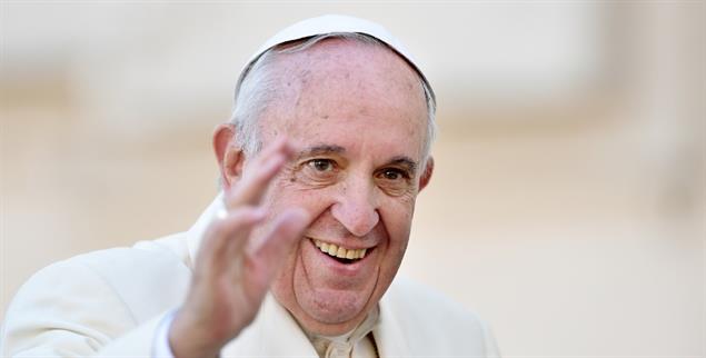 Leutselig: Papst Franziskus hatte oft gute Laune, hier bei einer Generalaudienz auf dem Petersplatz (Foto: pa/Pressefoto Ulmer)