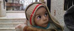 Hunger und Verzweiflung: Ein Kind in der belagerten Stadt Madaja. Bis zu zwei Millionen Menschen sollen in eingeschlossenen syrischen Städten leben (Foto: twitter #madaya)