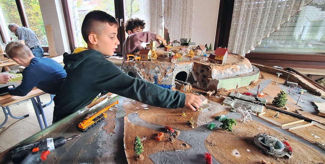 Modelleisenbahn im Klassenzimmer: Den natürlichen Forscherdrang nutzen. (Foto: Privat)