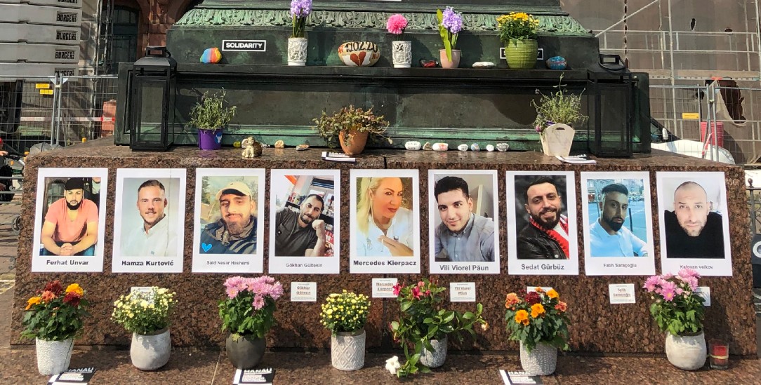 Marktplatz in Hanau: Gedenken an die neun Toten des rassistisch motivierten Anschlags vom 19. Februar 2020. (Foto: pa/Schultze)