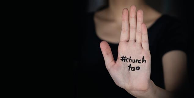#MeToo, #ChurchToo: Sexuelle Übergriffe auf Frauen sind alltäglich, weltweit. Die MeToo-Bewegung von 2017 zieht jetzt eine ChurchToo-Bewegung nach sich. (Foto: istockphoto/Amy Mitchell)