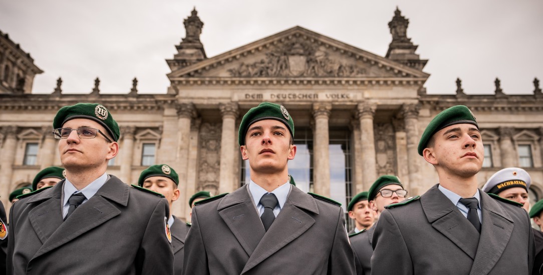 Öffentliches Gelöbnis von Bundeswehrsoldaten:Soll die allgemeine Dienstpflicht eingeführt werden? (Foto: PA/DPA/Michael Kappeler) 