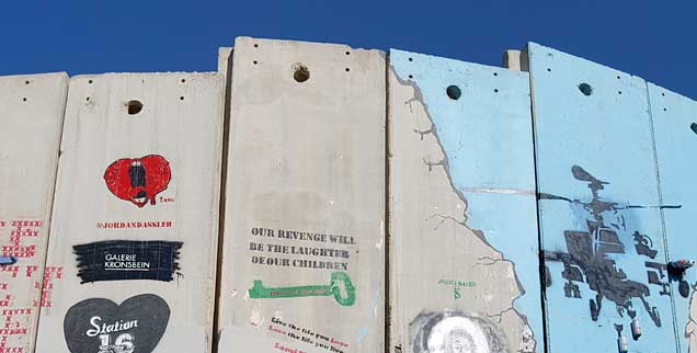 Israelische Grenzanlage nahe Bethlehem: Das Leben hinter Mauern und Zäunen ist Alltag im (un)heiligen Land. (Foto: Rheinheimer-Chabbi)