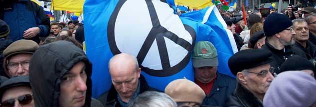 Demokratiebewegung in Russland, Protest gegen die Annektierung der Krim durch Putins Truppen Anfang des Jahres: Gerade viele junge Leute sind es, die in Russland und in der Ukraine viel riskieren für die Freiheit. Und die keinen Dritten Weltkrieg wollen. (Foto: pa/Sergeeva)

