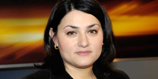 Lamya Kaddor, Vorsitzende des Liberal-Islamischen Bundes in Deutschland: »Ich erlebe, dass mir vom Publikum bei meinen Veranstaltungen Gewaltpassagen aus dem Koran vorgetragen werden. Nach dem Motto: ´Hier steht es doch! Der Islam ist also gewalttätig!´ Man nimmt den Koran wortwörtlich und benutzt ihn so, wie die Salafisten ihn auch benutzen. Und das hält man dann für aufgeklärt.« (Foto: pa/Schindler) Lamya Kaddor, Vorsitzende des Liberal-Islamischen Bundes in Deutschland: »Ich erlebe, dass mir vom Publikum bei meinen Veranstaltungen Gewaltpassagen aus dem Koran vorgetragen werden. Nach dem Motto: ´Hier steht es doch! Der Islam ist also gewalttätig!´ Man nimmt den Koran wortwörtlich und benutzt ihn so, wie die Salafisten ihn auch benutzen. Und das hält man dann für aufgeklärt.« (Foto: pa/Schindler)