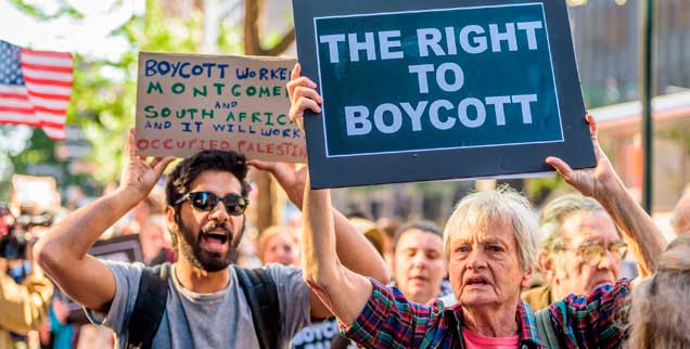 In vielen Ländern wird die Forderung nach einem Boykott Israels wegen seiner Politik gegenüber den Palästinensern erhoben, hier bei einer Demonstration in den USA (Foto: pa/McGregor/Pacific Press)
In vielen Ländern wird die Forderung nach einem Boykott Israels wegen seiner Politik gegenüber den Palästinensern erhoben, hier bei einer Demonstration in den USA (Foto: pa/McGregor/Pacific Press)