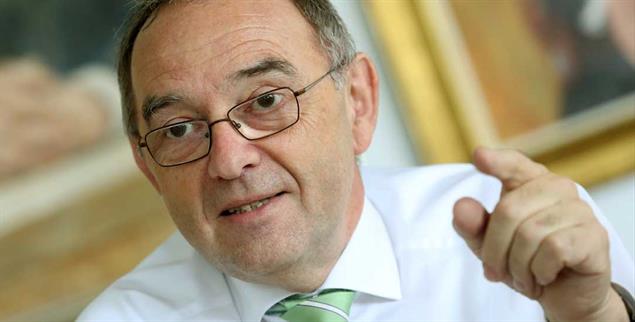 Kritik an Gerhard Schröders Steuerpolitik: Norbert Walter-Borjans (Foto: pa/Weihrauch)