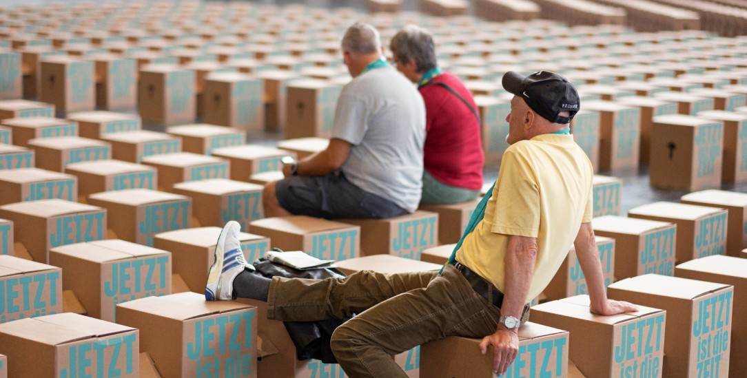 Christen allein in der Halle – selbst beim Kirchentag (Foto: epd/Tim Wegner)