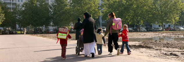 Integration gefährdet: Viele Migranten wählen Betreuungsgeld für ihre Kinder statt Kitas (Foto: (pa/dpa/Boris Roessler)