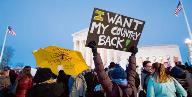 »Ich will mein Land zurück«: Demonstration vor dem Obersten Gerichtshof in Washington. Zahlreiche Gruppen organisieren in den USA den zivilen Widerstand gegen Trumps Politik. (Foto: imago/UPI Photo)