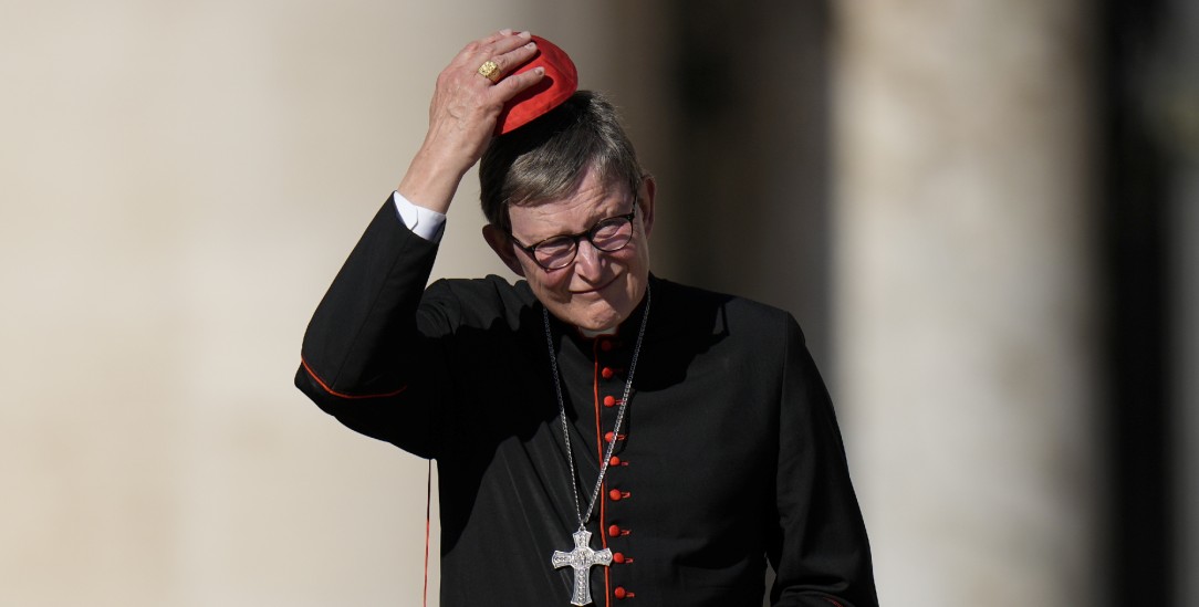 Kardinaler Kappenträger: Nimmt er endgültig seinen Hut oder grüßt er ewig wie das Murmeltier? (Foto: pa/Tarantino)