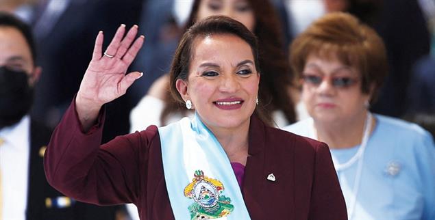 Im dritten Anlauf ins Präsidentenamt gewählt: Xiomara Castro, Ehefrau des 2009 gestürzten Ex-Präsidenten José Manuel Zelaya (Foto: pa / Reuters /Jose Cabezas)